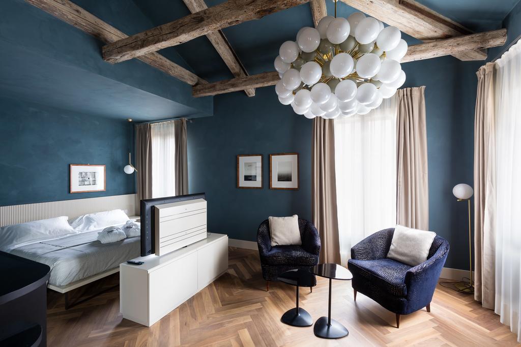 Suite met Kingsize Bed en een Spa - Uitzicht op de Gracht